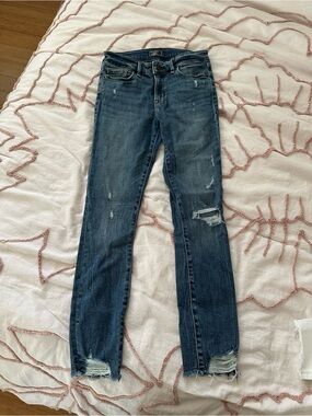 Abercrombie and Fitch Dark Blue Distressed Women’s Skinny Jeans Size 25